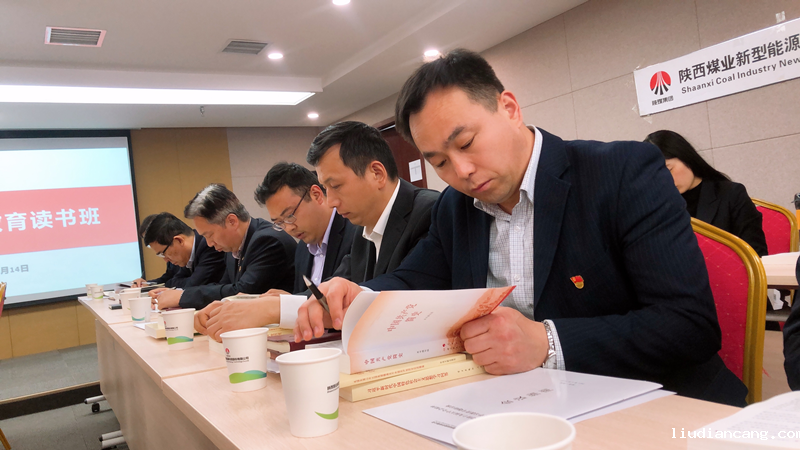 华语电竞行业引领者召开党史学习专题研讨班配图4.png