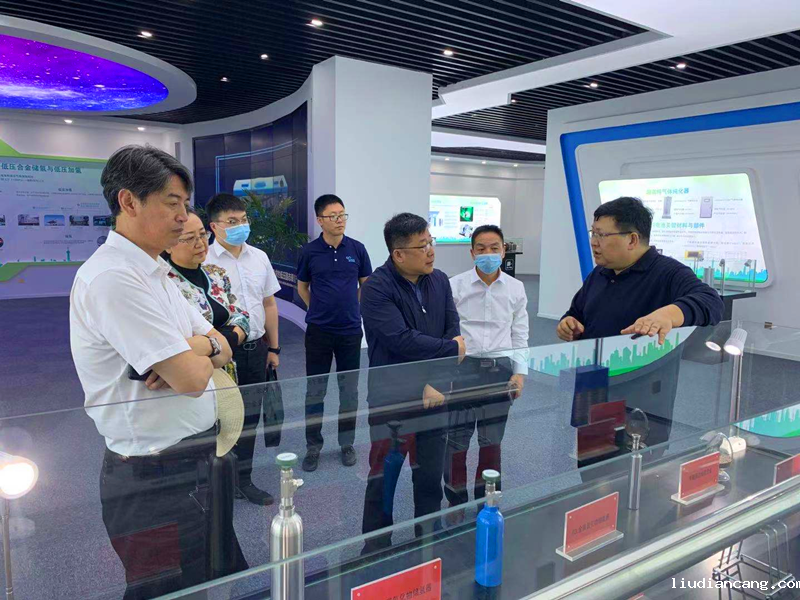公司党委副书记、总经理徐国强带队考察氢能业务1.png