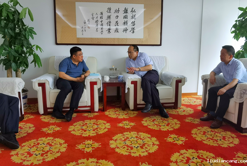 公司党委副书记、总经理徐国强带队考察氢能业务4.png