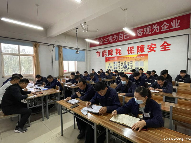 神木分公司红柳林供热中心：青工当主角 百安在行动-配图1.png
