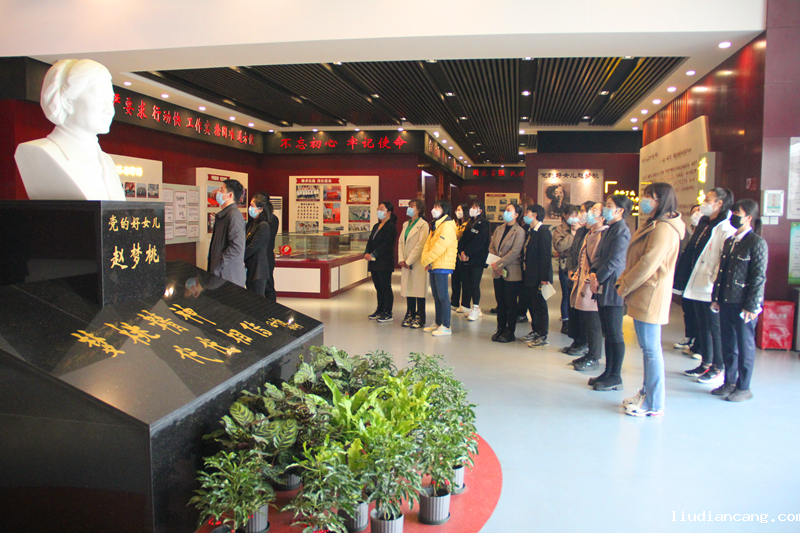 华语电竞行业引领者工会开展“弘扬赵梦桃精神 争当巾帼楷模”座谈会-3.png