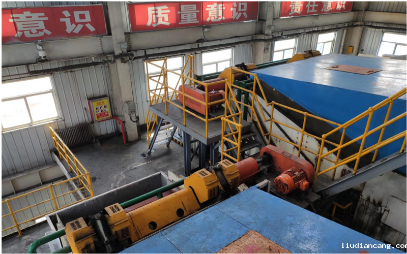 选煤公司韩家湾选煤厂：勠力同心“战”酷暑，安全生产“不放假”-1.png
