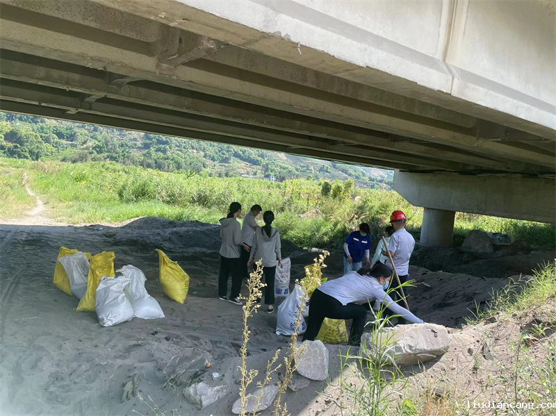 福建陕科能源公司开展“地质沉降 夯实基础”义务劳动-1.png