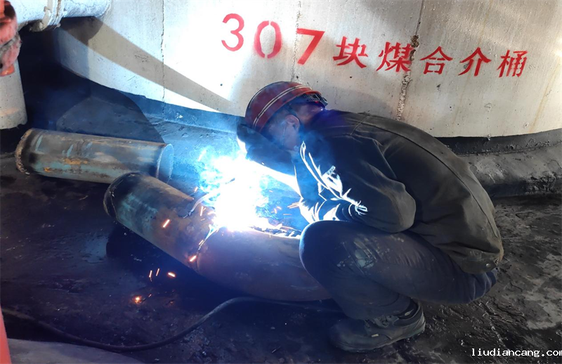 平凡的职业，不平凡的贡献—最美检修人-2.png