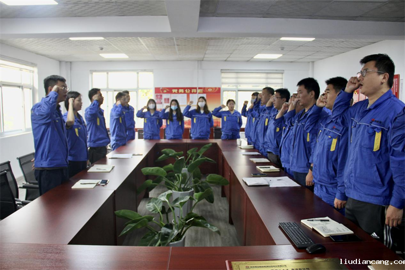 咸阳公司：节日奋战检修一线 用坚守为祖国庆生-1.png