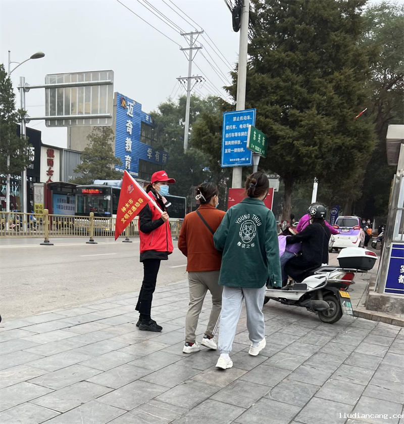 神木分公司：“红马甲”扮靓城市文明“交通线”-1.png
