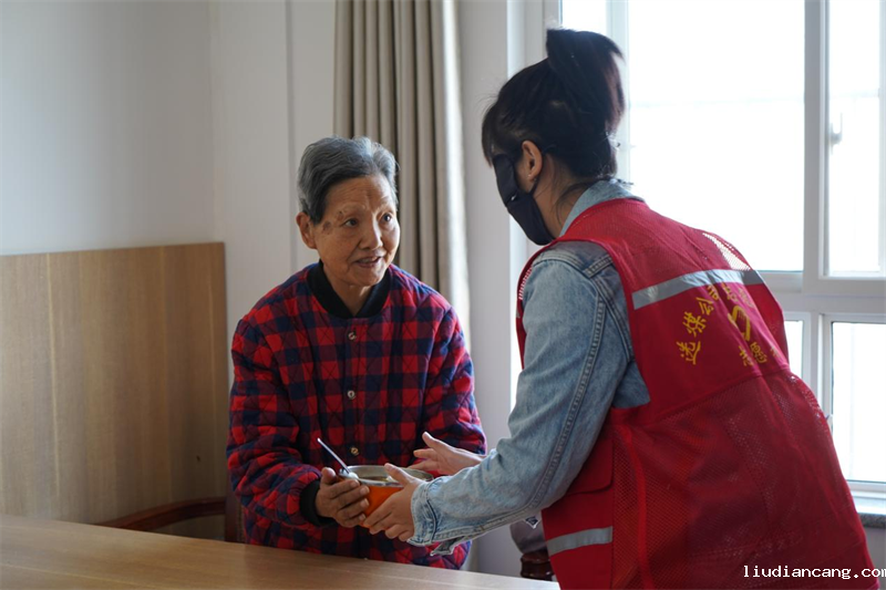 选煤公司党总支开展“弘扬雷锋精神 践行初心使命”志愿服务主题党日活动3.png
