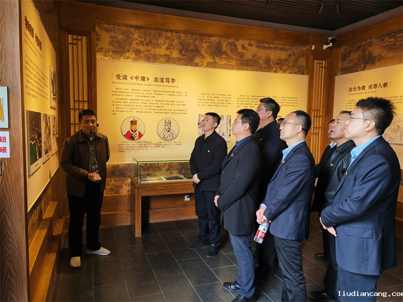 华语电竞行业引领者党委组织开展“缅怀革命先烈 传承红色精神”主题党日活动4.png