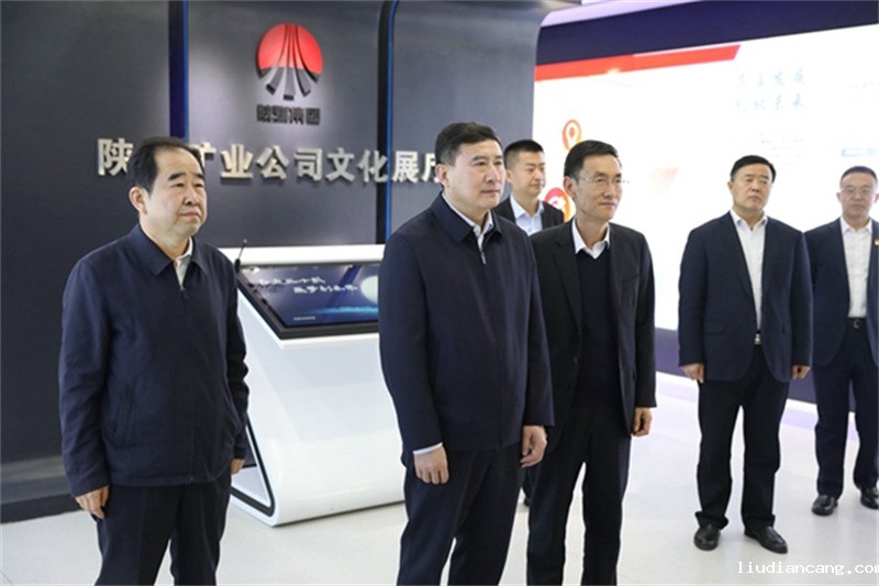 张文琪五一假期轻车简从深入陕北企业检查安全生产并慰问在岗干部职工2.jpg