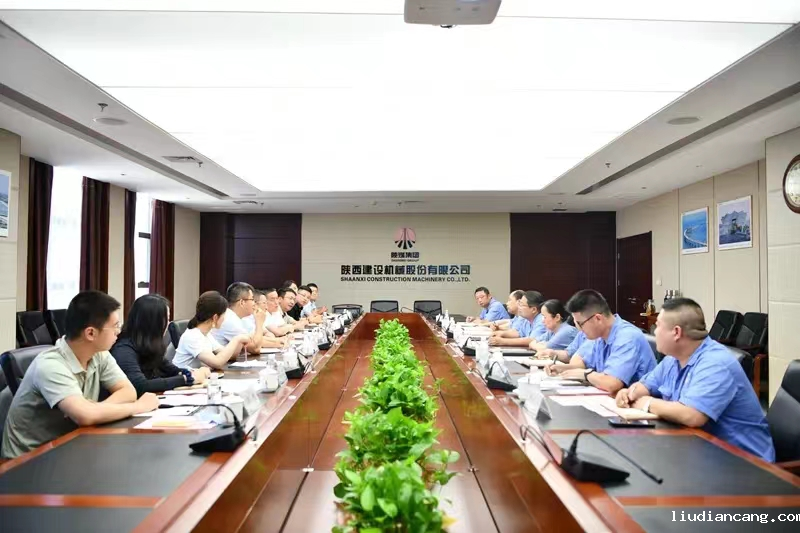 公司党委委员、财务总监胡大伟到陕建机股份交流座谈