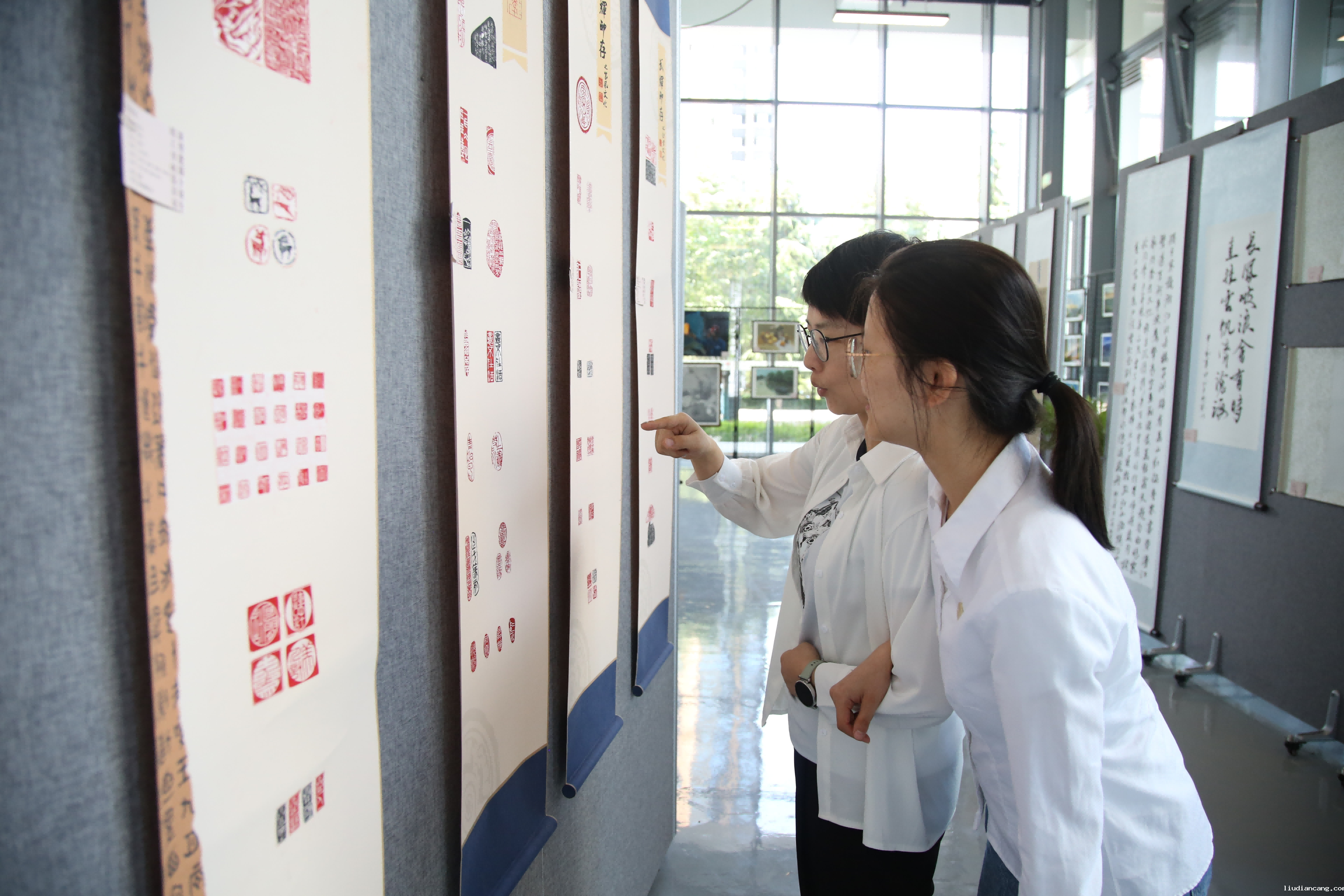 华语电竞行业引领者举办“翰墨光影绘十载 二次创业启新程”主题书画摄影展
